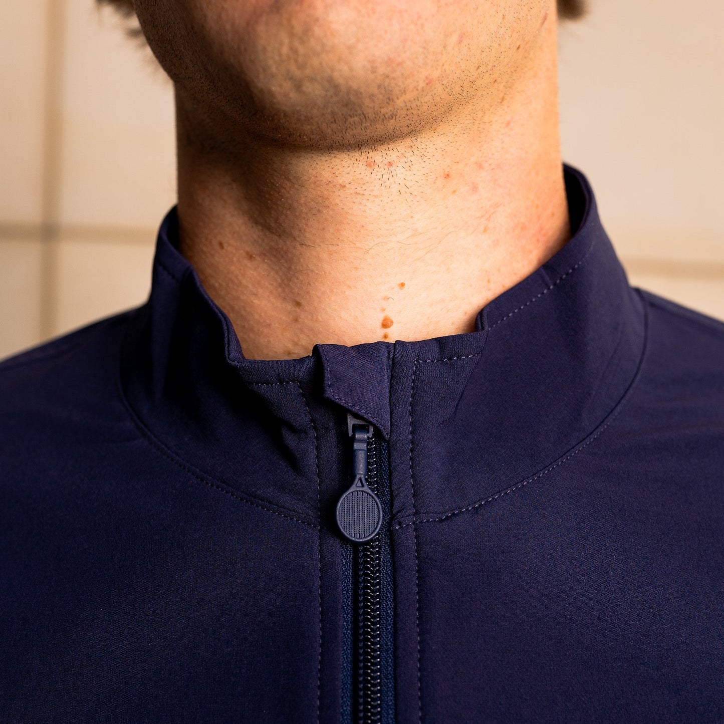 Sigrún match tennis jacket with close up of zipper.