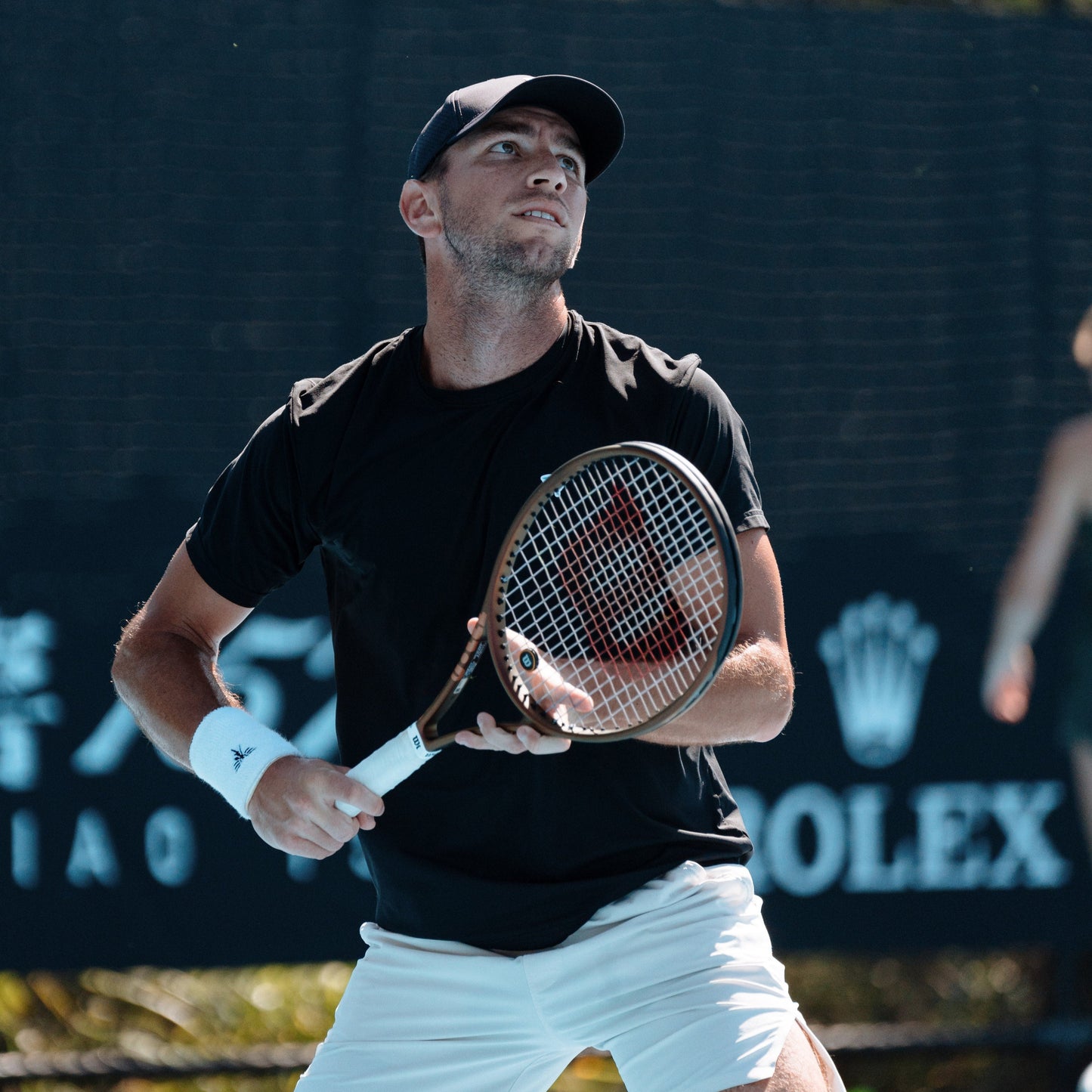 Tennis playing wearing Sigrún match tee in black.