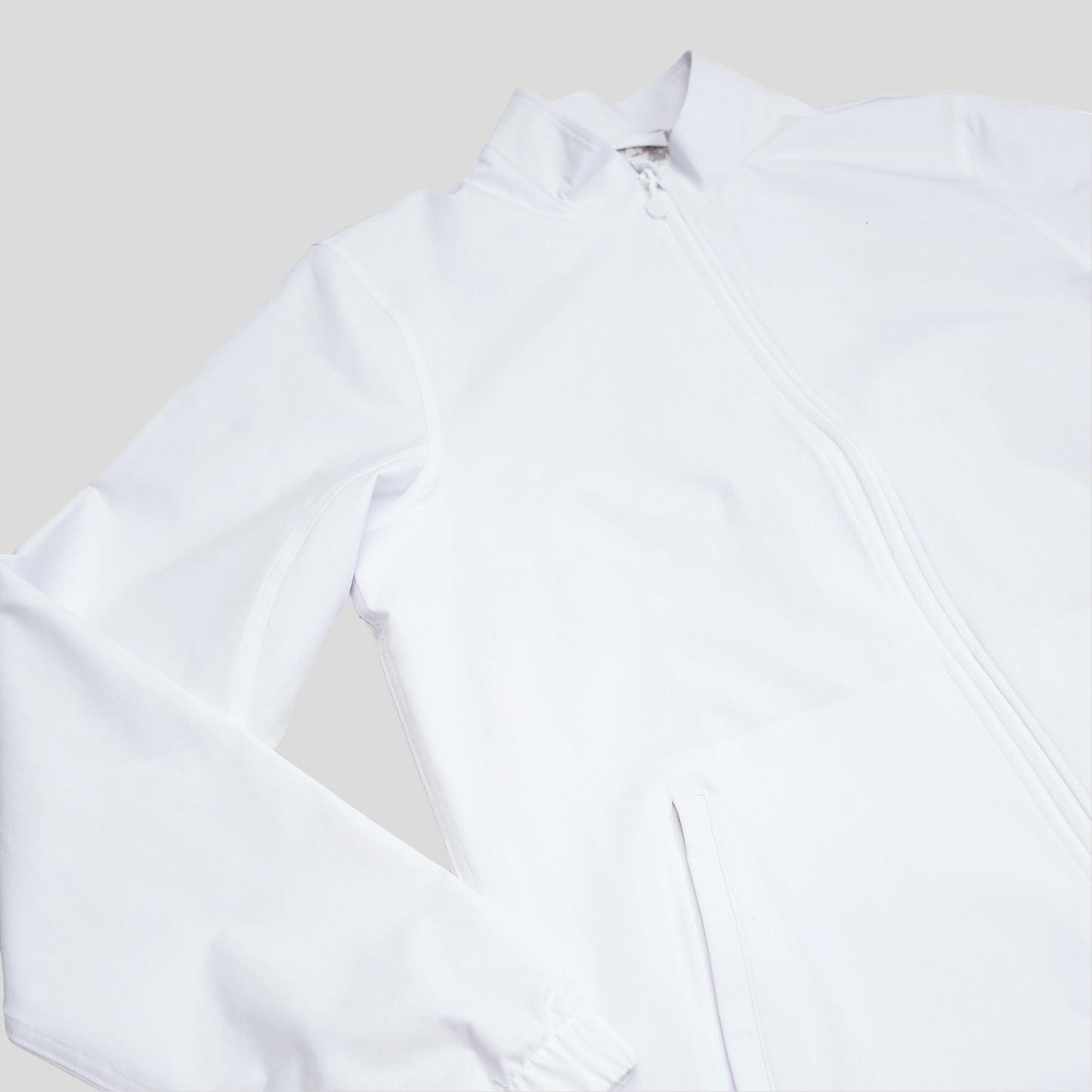 Sigrún match tennis jacket in white sleeve view.