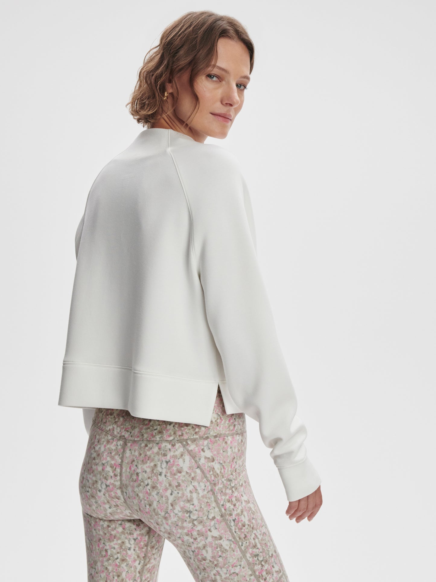 Model wearing Varley Ebba Halfzip MidLayer top in Snow White on TennisDuJour.com.