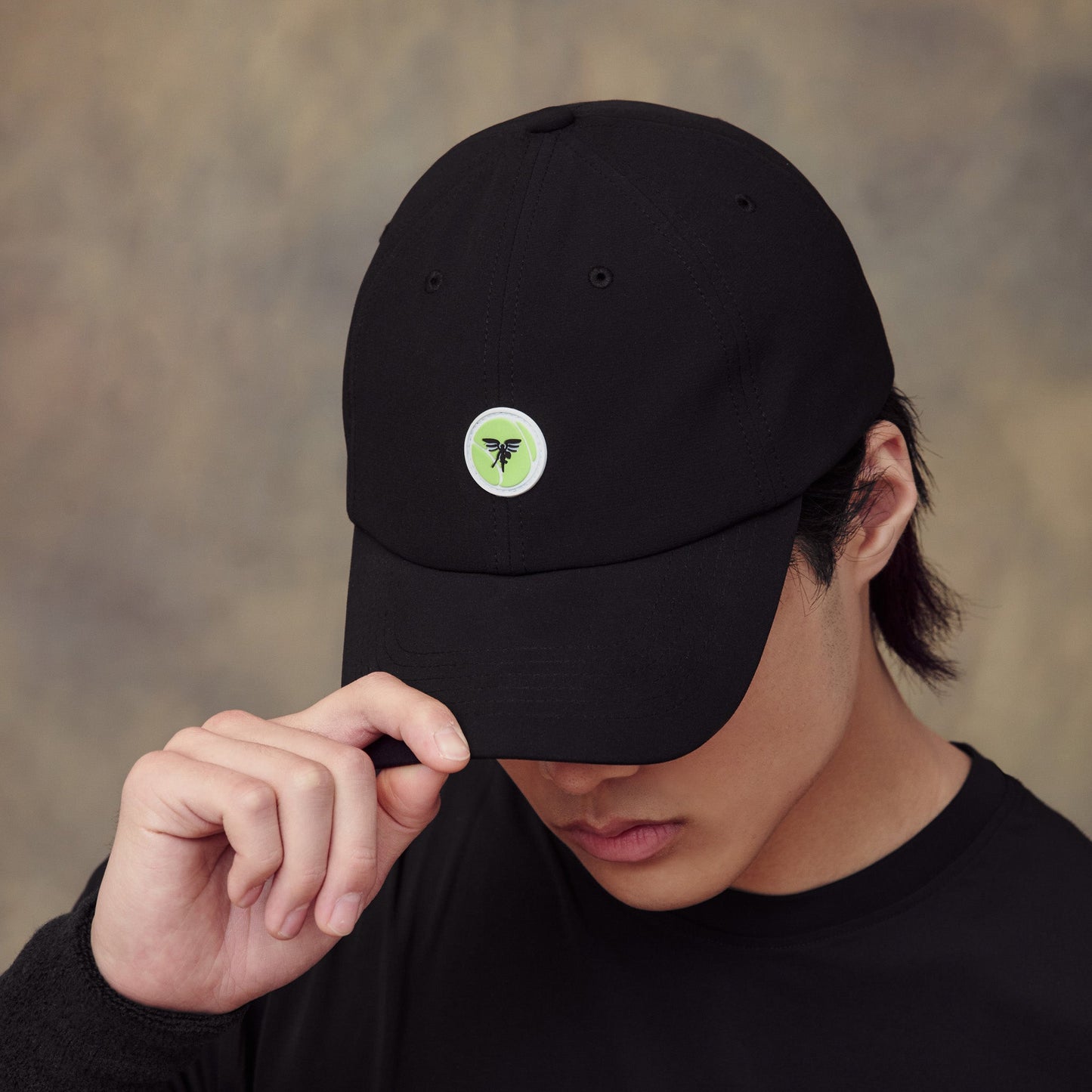 Sigrún match tennis hat in black. 