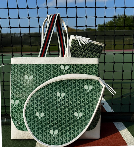 Tote bag with tennis racket design on a tennis court
