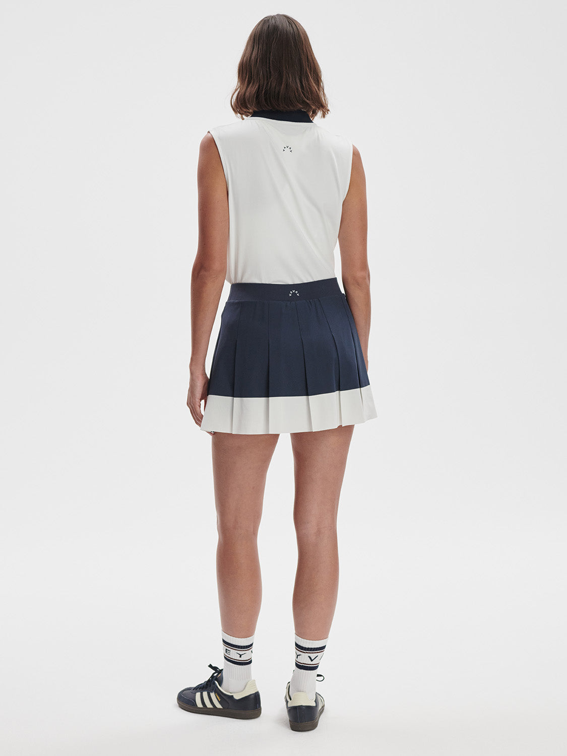 Varley Chase Midrise tennis skort  in navy and white on model on TennisDuJour.com
